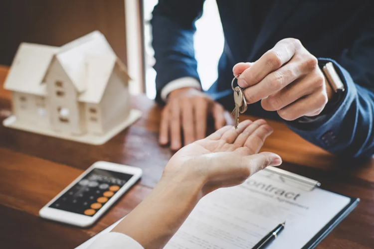 Why a Conveyancer Adelaide Is Key for Property Deals?