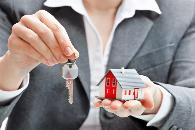 Why a Conveyancer Adelaide Is Key for Property Deals?