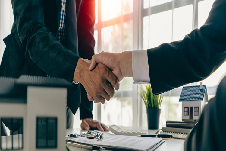 Why a Conveyancer Adelaide Is Key for Property Deals?